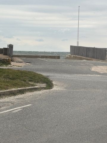 74 Hillside Ave, Falmouth, MA 02556