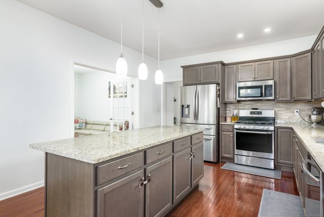 17 Farmington Drive, North Branford, CT 06472