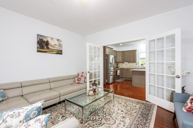 17 Farmington Drive, North Branford, CT 06472