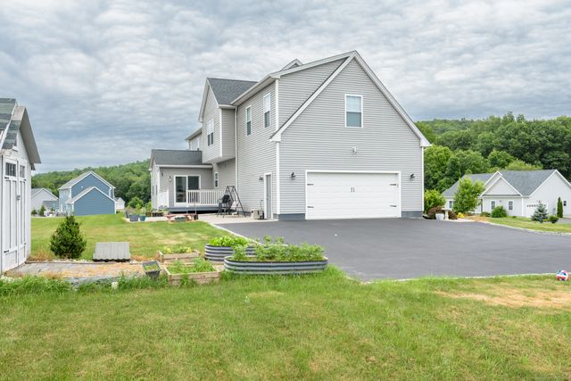 17 Farmington Drive, North Branford, CT 06472