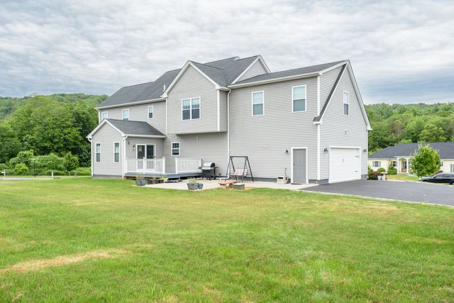 17 Farmington Drive, North Branford, CT 06472