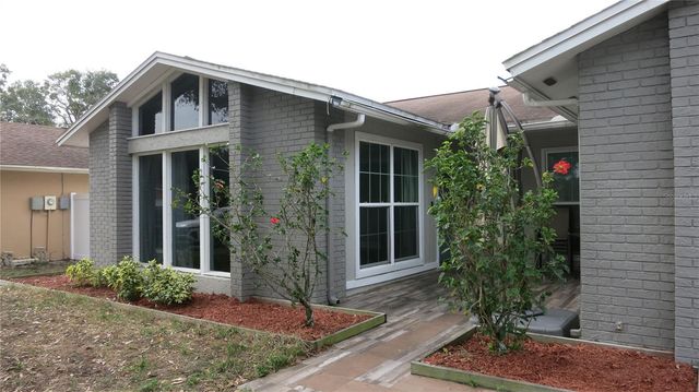 7432 OAKVISTA CIRCLE, Tampa, FL 33634