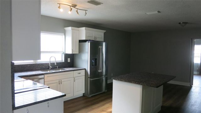 7432 OAKVISTA CIRCLE, Tampa, FL 33634