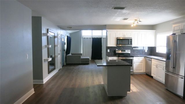 7432 OAKVISTA CIRCLE, Tampa, FL 33634