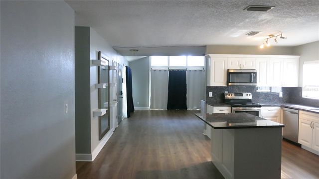 7432 OAKVISTA CIRCLE, Tampa, FL 33634