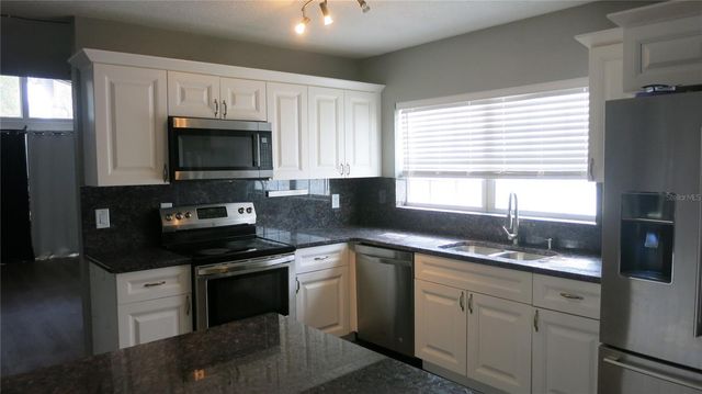 7432 OAKVISTA CIRCLE, Tampa, FL 33634