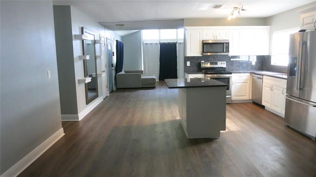 7432 OAKVISTA CIRCLE, Tampa, FL 33634