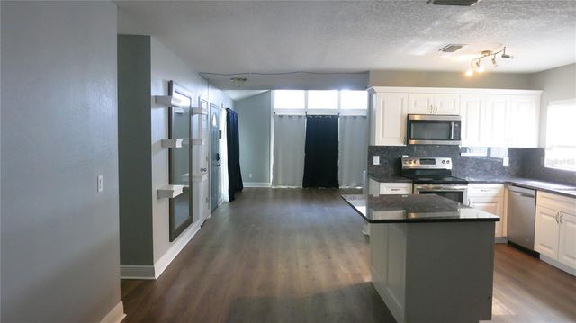 7432 OAKVISTA CIRCLE, Tampa, FL 33634