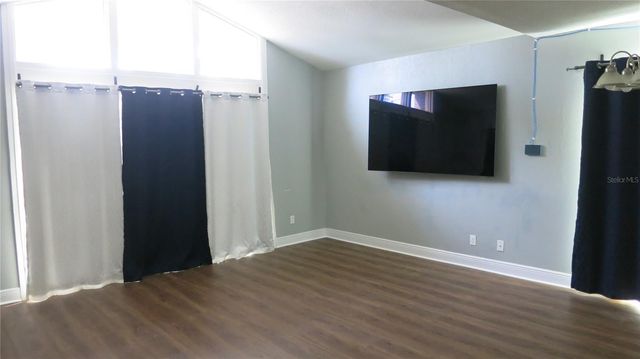 7432 OAKVISTA CIRCLE, Tampa, FL 33634