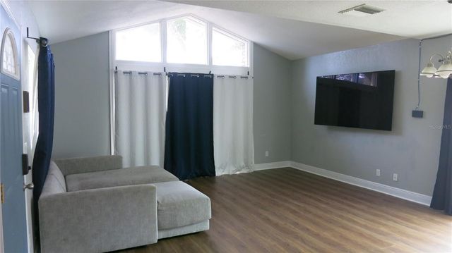 7432 OAKVISTA CIRCLE, Tampa, FL 33634