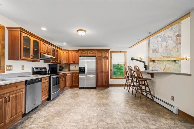 52 Washington Rd, Brimfield, MA 01010