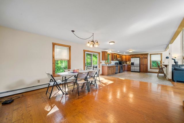 52 Washington Rd, Brimfield, MA 01010