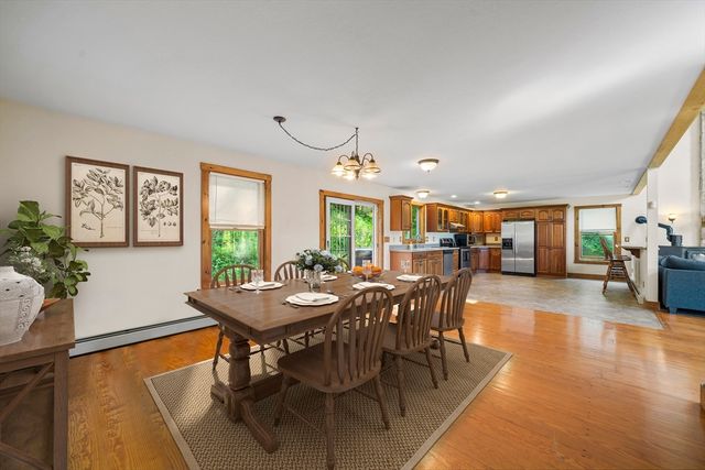 52 Washington Rd, Brimfield, MA 01010