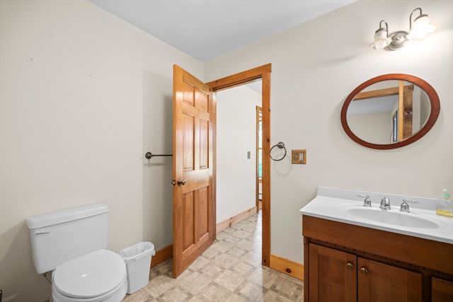 52 Washington Rd, Brimfield, MA 01010