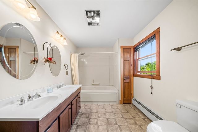 52 Washington Rd, Brimfield, MA 01010