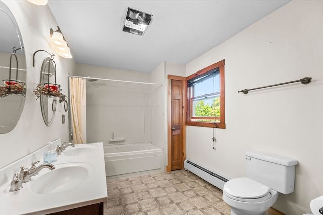 52 Washington Rd, Brimfield, MA 01010