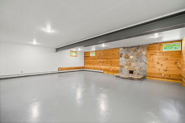 52 Washington Rd, Brimfield, MA 01010