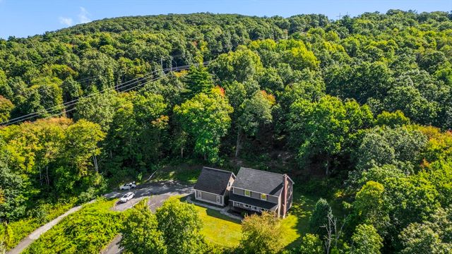 52 Washington Rd, Brimfield, MA 01010