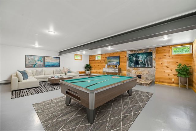 52 Washington Rd, Brimfield, MA 01010