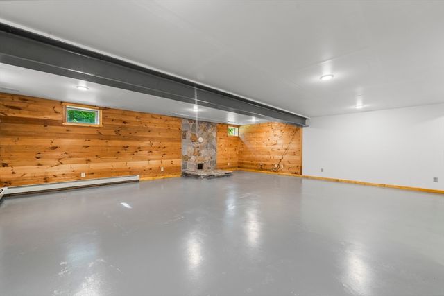 52 Washington Rd, Brimfield, MA 01010