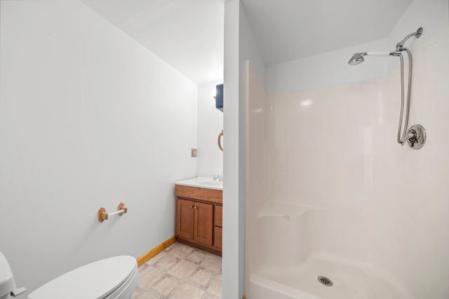 52 Washington Rd, Brimfield, MA 01010