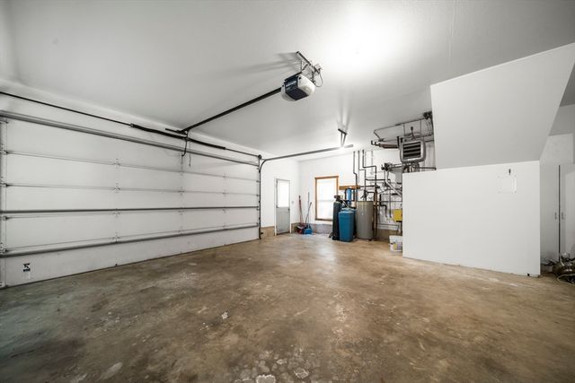 52 Washington Rd, Brimfield, MA 01010