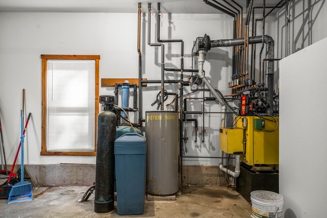 52 Washington Rd, Brimfield, MA 01010