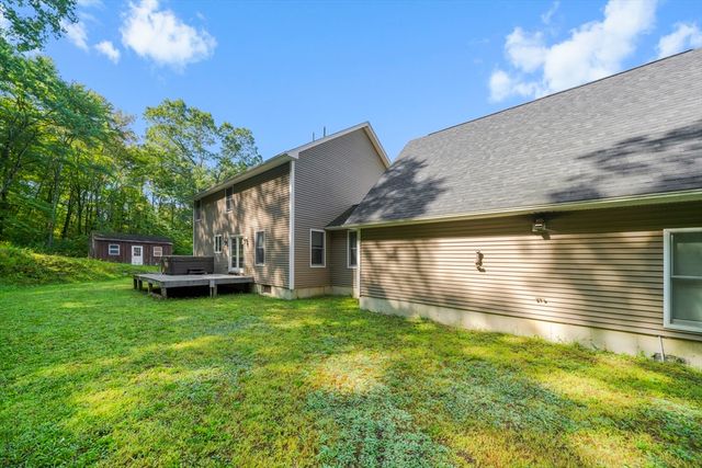 52 Washington Rd, Brimfield, MA 01010