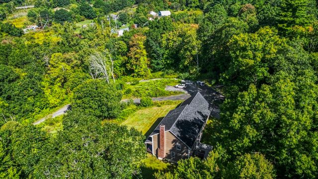52 Washington Rd, Brimfield, MA 01010