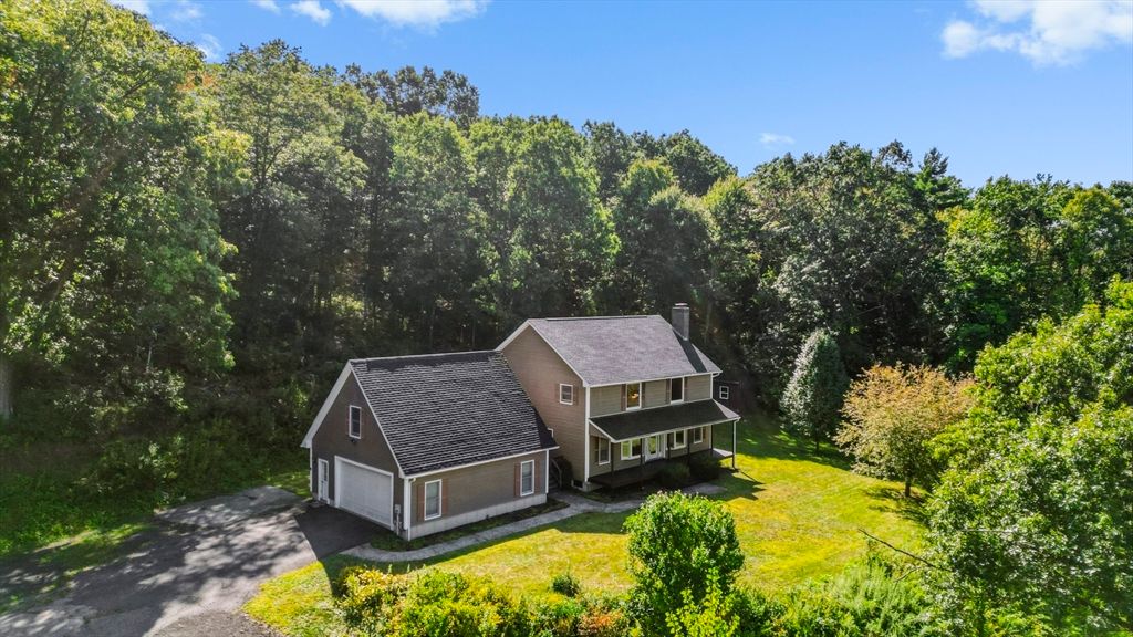 52 Washington Rd, Brimfield, MA 01010