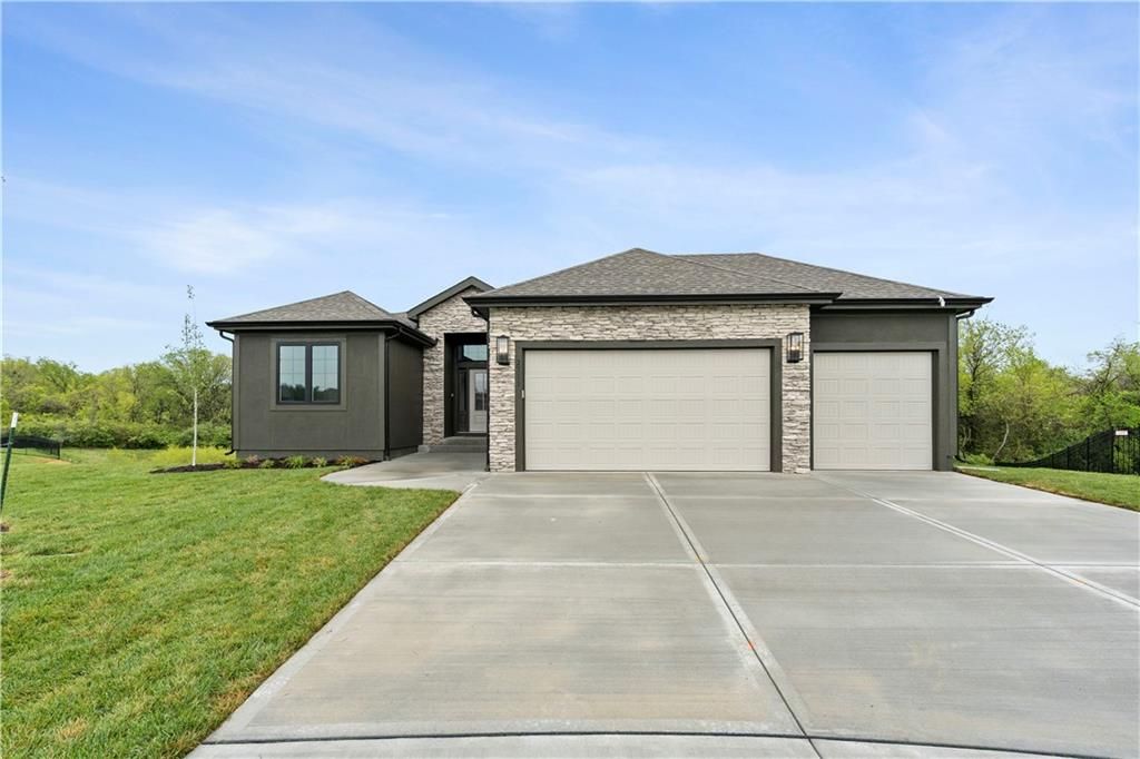 7810 NW Cadwallder Street, Kansas City, MO 64152