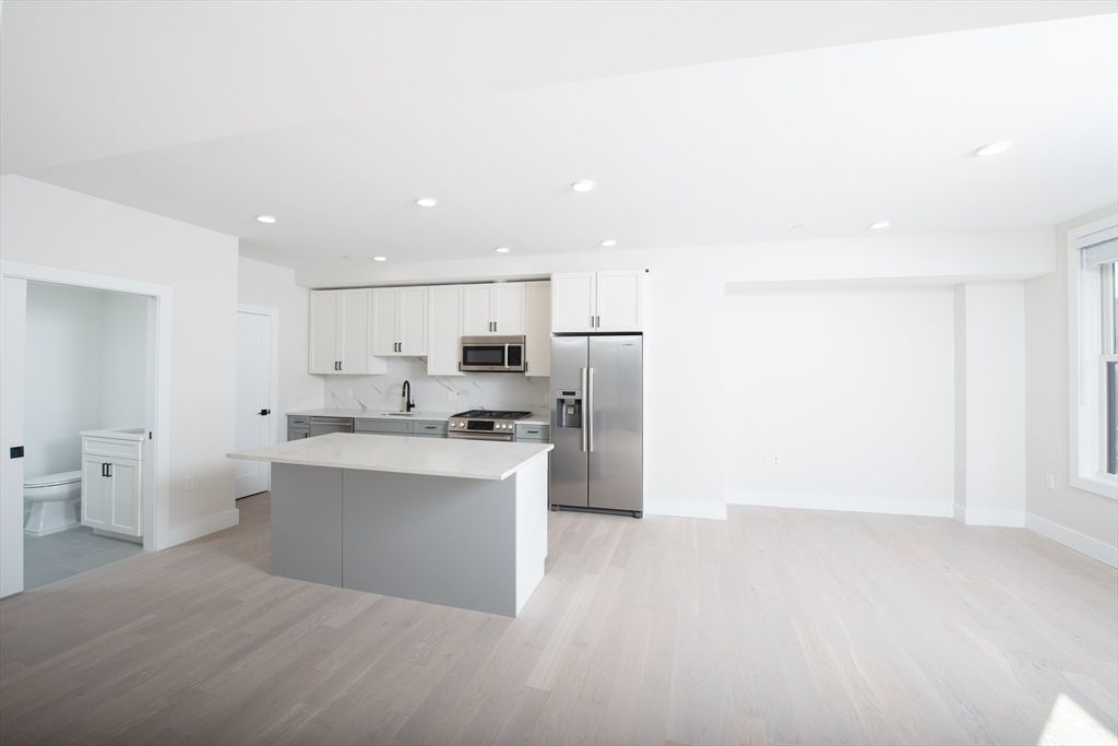 425 Border St 407, Boston, MA 02128