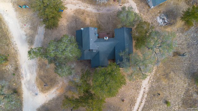 102 road runner, Somerset, TX 78069