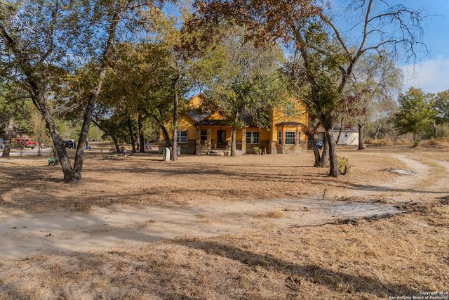 102 road runner, Somerset, TX 78069