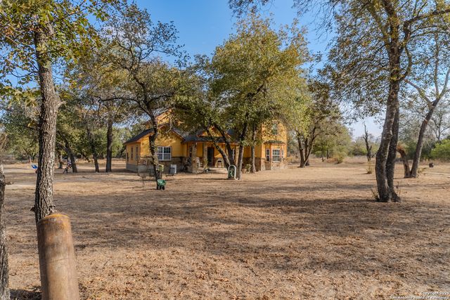 102 road runner, Somerset, TX 78069