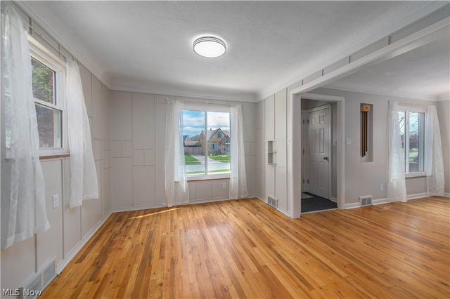 6392 Doncaster Avenue, Parma, OH 44129