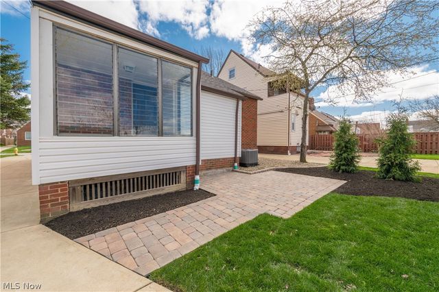 6392 Doncaster Avenue, Parma, OH 44129