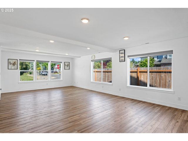17095 Se MANLEY St, Portland, OR 97236