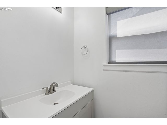 17095 Se MANLEY St, Portland, OR 97236