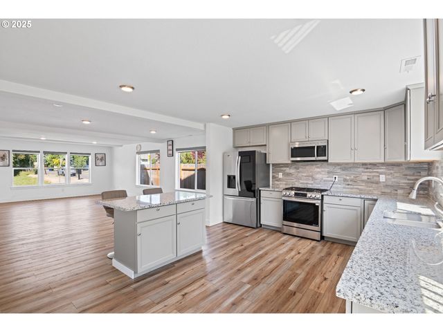 17095 Se MANLEY St, Portland, OR 97236