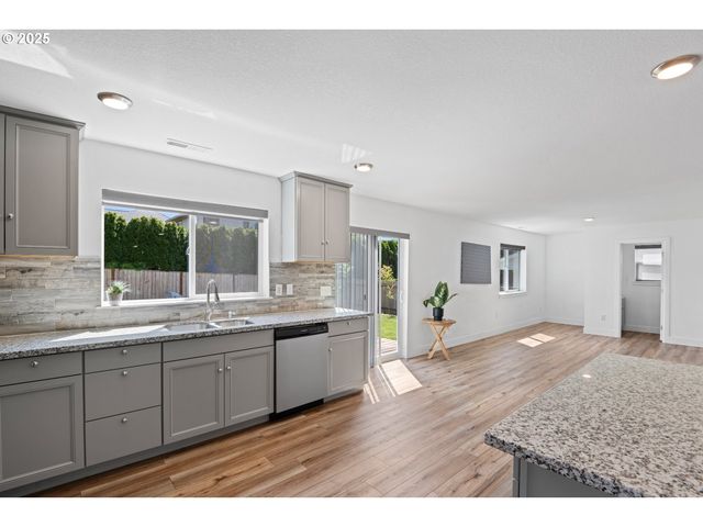 17095 Se MANLEY St, Portland, OR 97236