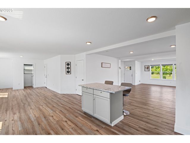17095 Se MANLEY St, Portland, OR 97236