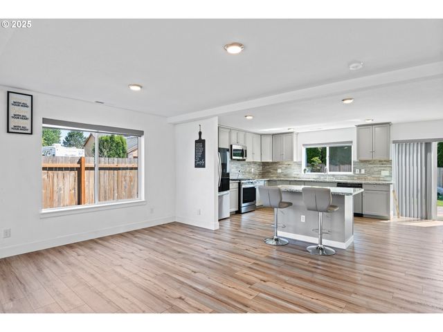 17095 Se MANLEY St, Portland, OR 97236