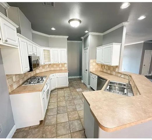 1980 Leslie Beachler Lane, Midwest City, OK 73130