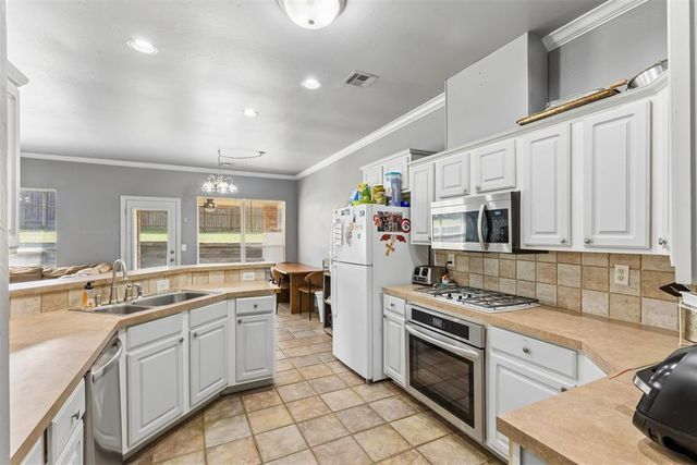 1980 Leslie Beachler Lane, Midwest City, OK 73130