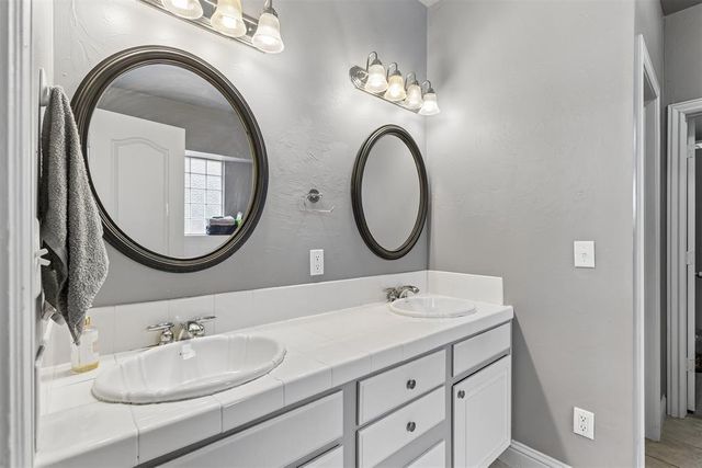1980 Leslie Beachler Lane, Midwest City, OK 73130