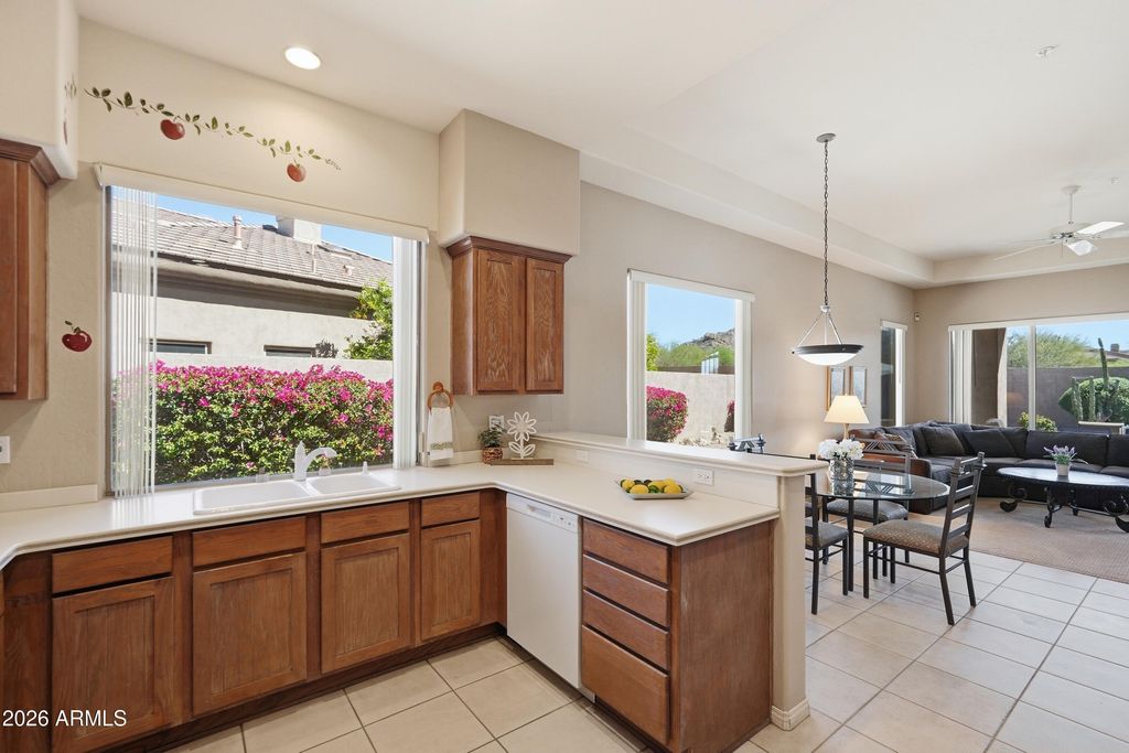 Image 7 of property listing at 33111 N 71ST Way, Scottsdale, AZ 85266