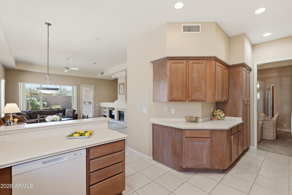 Image 8 of property listing at 33111 N 71ST Way, Scottsdale, AZ 85266