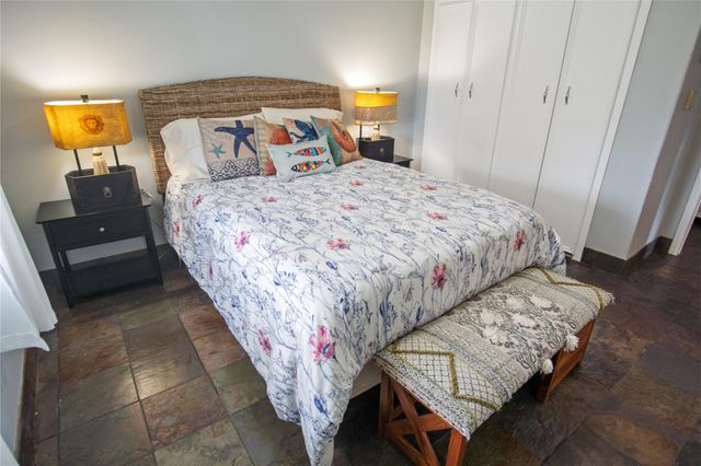 1962 Avenue H, Crystal Beach, TX 77650