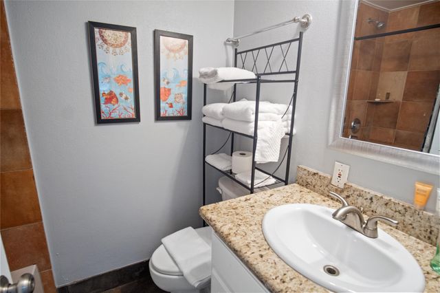 1962 Avenue H, Crystal Beach, TX 77650
